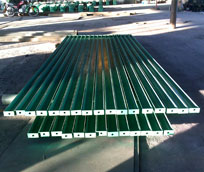 玻璃鋼螺旋溜槽槽鋼支柱生產(chǎn)現(xiàn)場(chǎng)