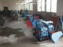 對(duì)輥實(shí)驗(yàn)破碎機(jī)生產(chǎn)現(xiàn)場(chǎng)